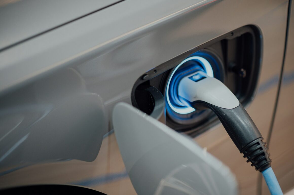 Embracing the Future- How Electric Vehicles Are Revolutionizing Our Roads